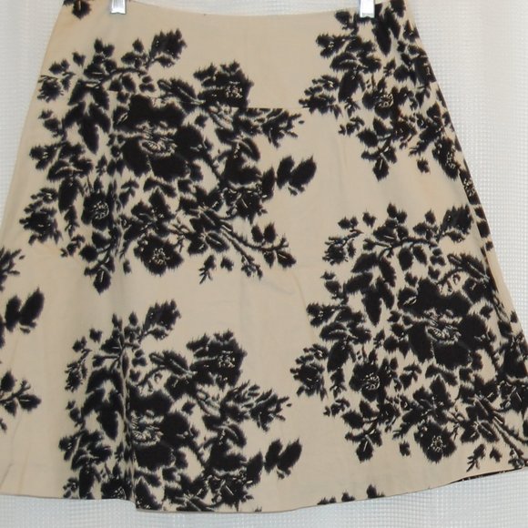 The Limited Black and Tan Flowered Patterned Full Skirt Size 4 - Picture 6 of 9